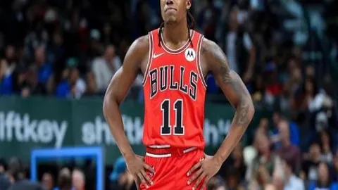 范志毅家族近况曝光：亿级身家入娱乐圈，三婚妻子貌美如花